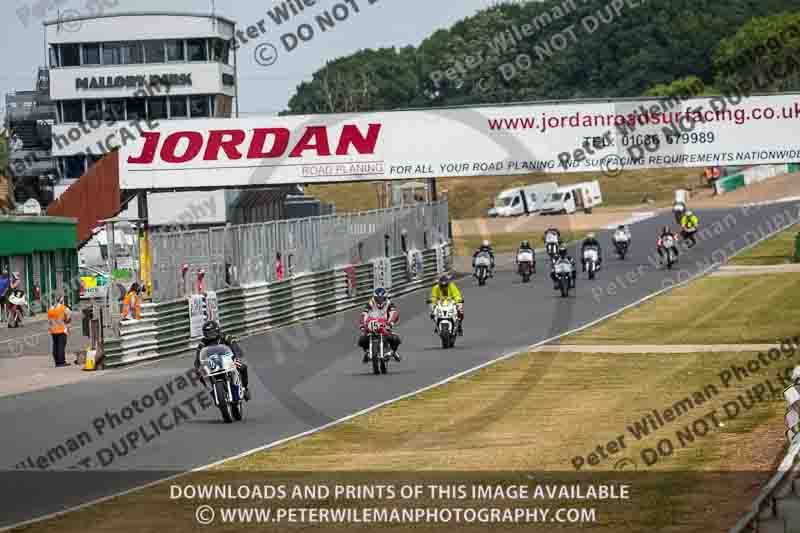 Vintage motorcycle club;eventdigitalimages;mallory park;mallory park trackday photographs;no limits trackdays;peter wileman photography;trackday digital images;trackday photos;vmcc festival 1000 bikes photographs